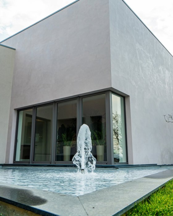 Fotografia di architettura, villa con fontana